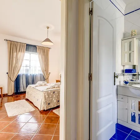 Prime - 5 Suites, Private Pool And Parking, Walk To Semesterbostad Altura