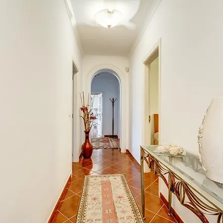 Prime - 5 Suites, Private Pool And Parking, Walk To