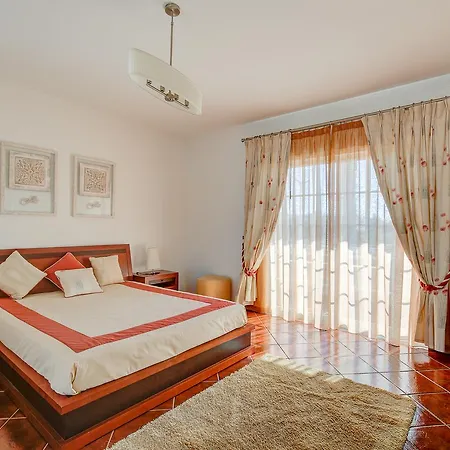 Prime - 5 Suites, Private Pool And Parking, Walk To