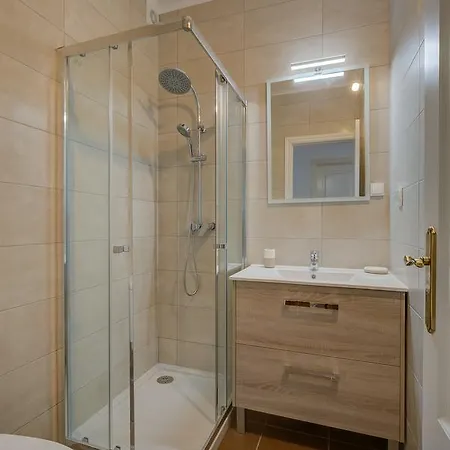 Prime - 5 Suites, Private Pool And Parking, Walk To Semesterbostad *