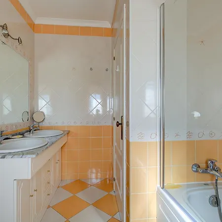 Prime - 5 Suites, Private Pool And Parking, Walk To *