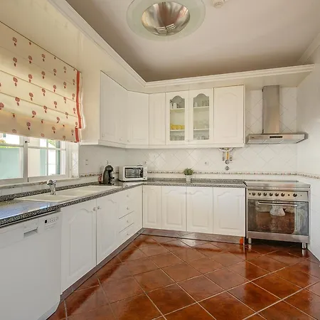 Prime - 5 Suites, Private Pool And Parking, Walk To * Altura