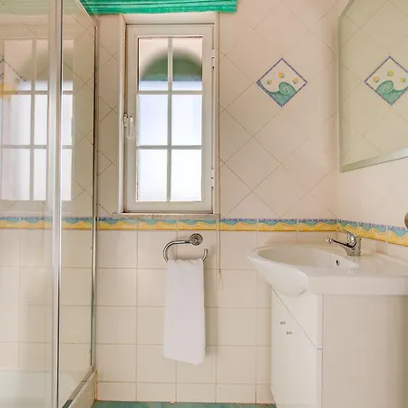 Prime - 5 Suites, Private Pool And Parking, Walk To