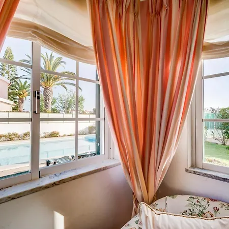 Semesterbostad Prime - 5 Suites, Private Pool And Parking, Walk To