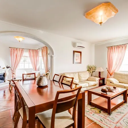 Semesterbostad Prime - 5 Suites, Private Pool And Parking, Walk To *