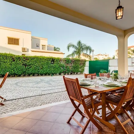 Prime - 5 Suites, Private Pool And Parking, Walk To Altura