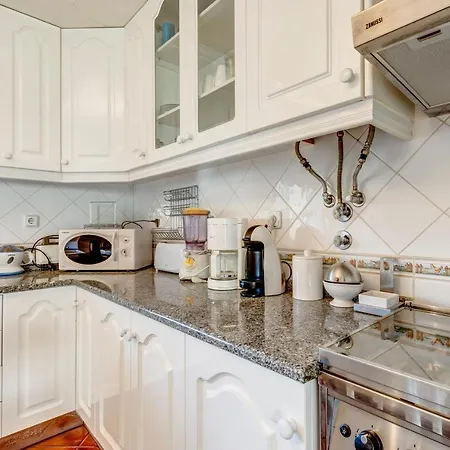 Prime - 5 Suites, Private Pool And Parking, Walk To