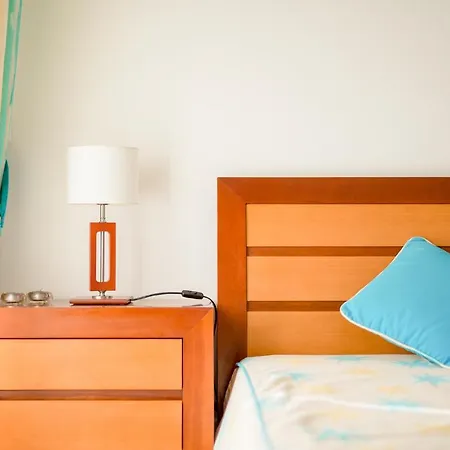 Semesterbostad Prime - 5 Suites, Private Pool And Parking, Walk To *