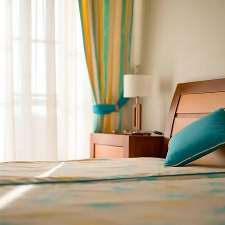 Prime - 5 Suites, Private Pool And Parking, Walk To