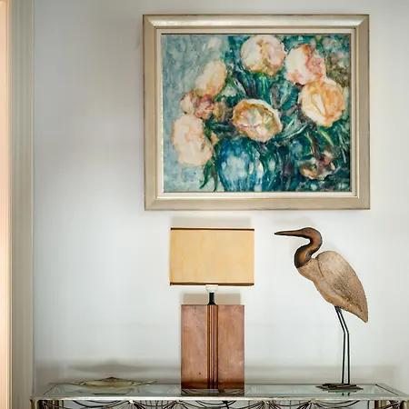 Prime - 5 Suites, Private Pool And Parking, Walk To