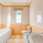 Holiday home Prime 5 With Private Pool And Parking Walk To